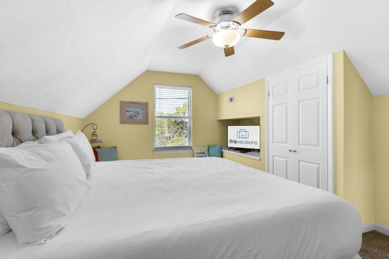 Room 5, Sun and Sand, Walton
