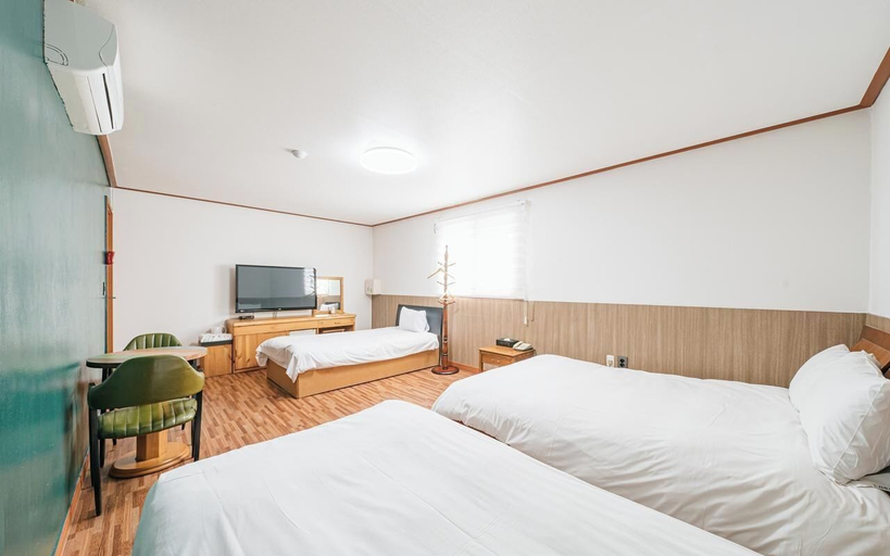 Bedroom 2, Fantastic Ocean View Sydney Hotel, Jeju