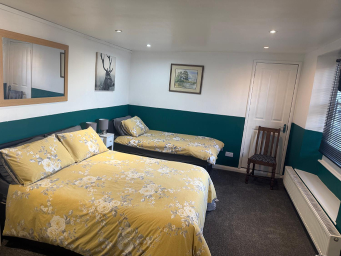 Bedroom 2, The Pickwick Inn, Devon