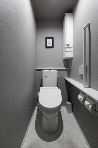 Bathroom 3, The Obsidian, Sapporo