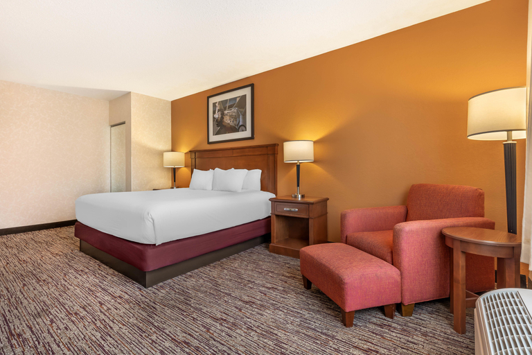 Bedroom 3, Drury Inn & Suites Near Forest Park, Saint Louis
