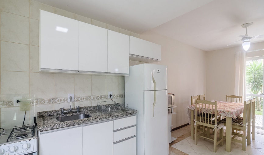 Private kitchen 1, 2BR House w/ BBQ 150m From Beach Ccm0008, Bombinhas