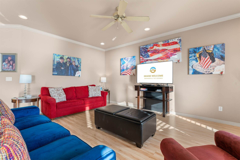 Living area 2, Yakov's Retreat - Pool Access, Taney