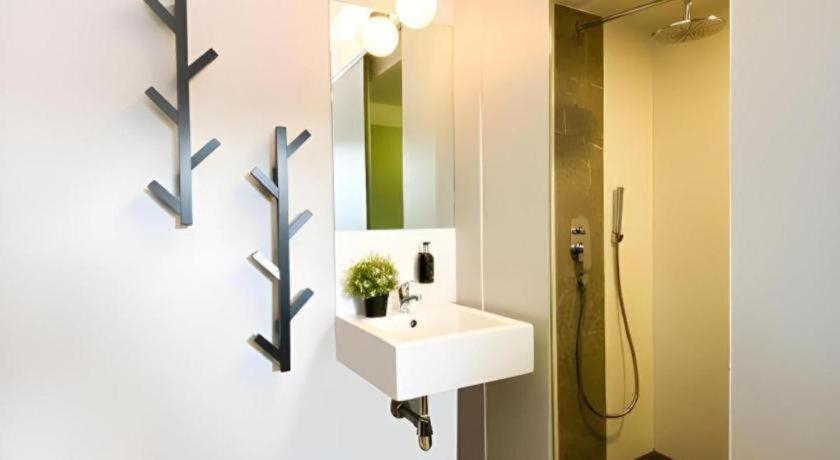 Bathroom 3, ST Signature Bugis Beach, DAYUSE, 5 hours: 9AM – 2PM, Singapura