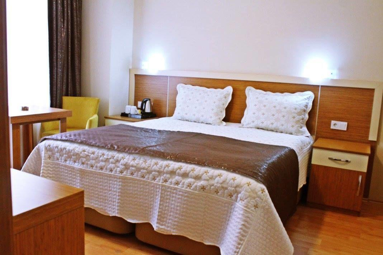 Bedroom 2, Emsa Palace Hotel, Gebze