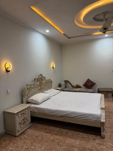 Bedroom 5, Lal lodges Family Apartment, Islamabad