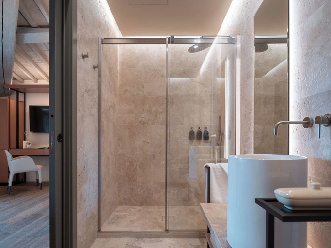 Bathroom 2, Tenuta Bartoli, Siena