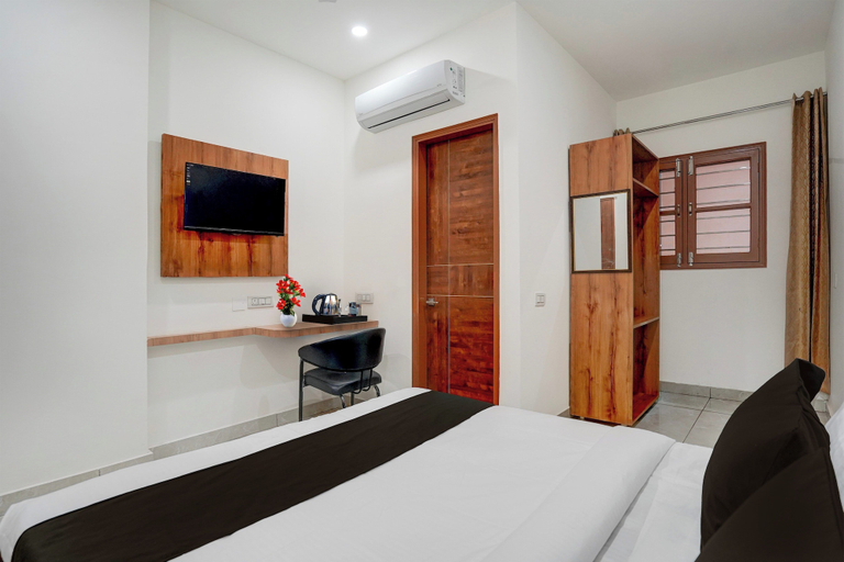 Room 5, Super Collection O by OYO Nayagaon Vikas, Sahibzada Ajit Singh Nagar