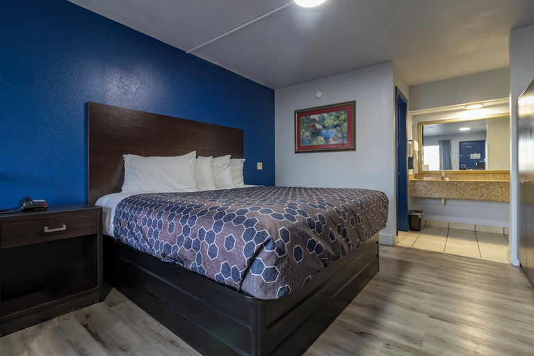 Bedroom 2, Galaxy Inn & Suites, Pulaski