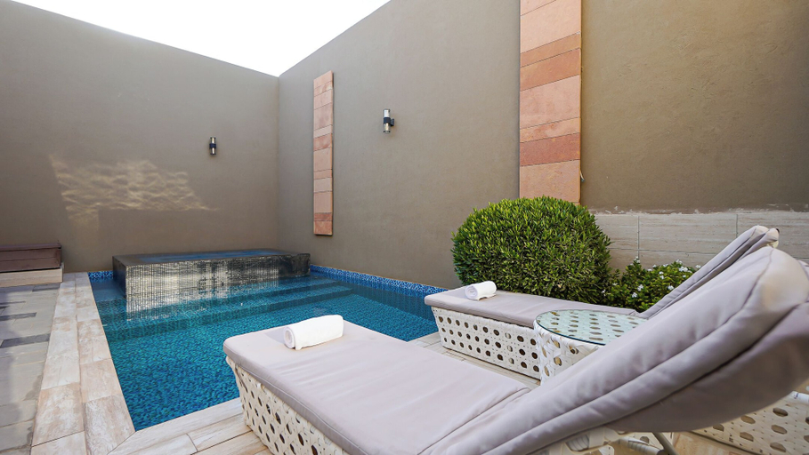 Pool 4, Palmier resort