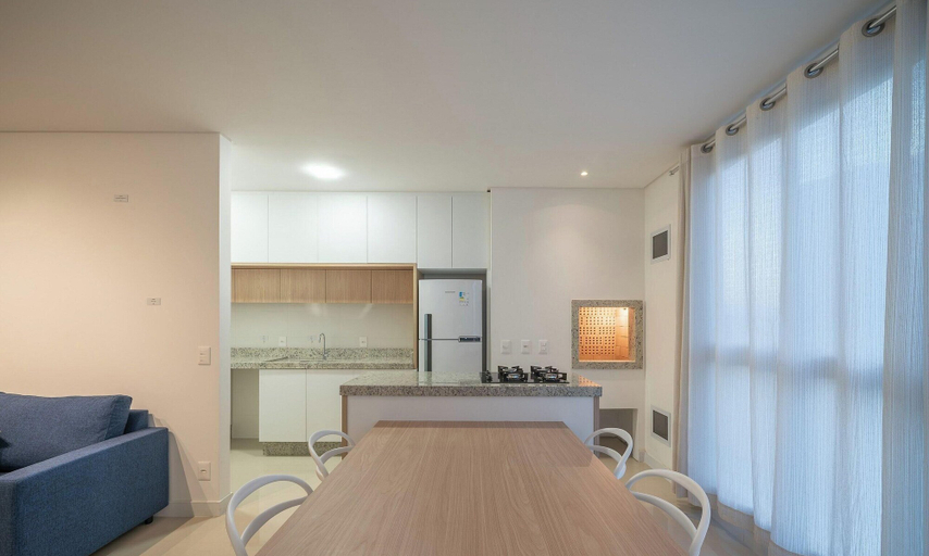 Dining, 3BR Apt w/ Pool & gym 180m - Ltt803, Piçarras