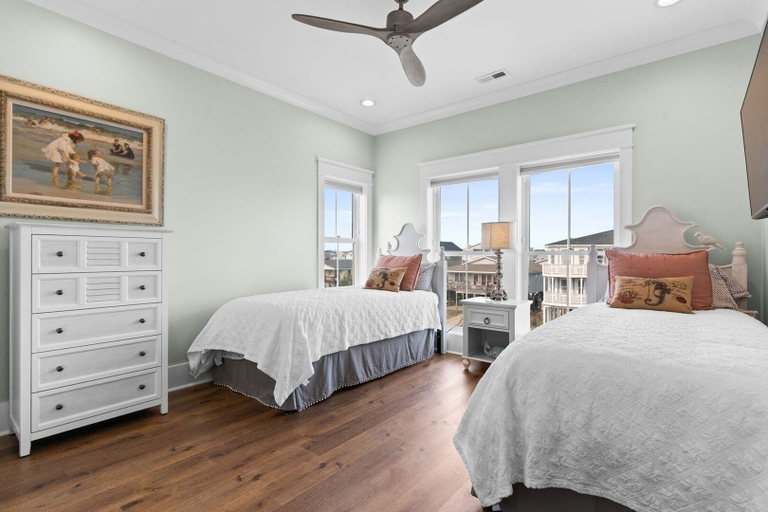 Room 2, Fish-n-chips By The Sea 6 Bedroom Home by RedAwning, Brunswick