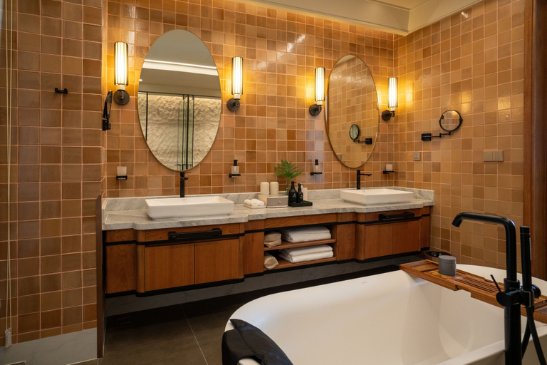 Bathroom, Silk Path Dong Trieu Golf Course & Villas, Đông Triều