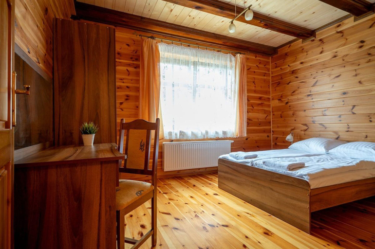 Room 2, Large and Comfortable Holiday Home With a Terrace, Sławno