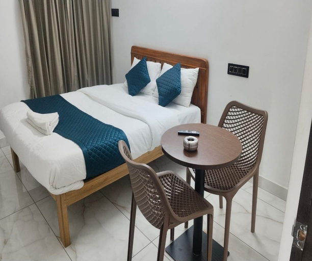 Room 5, Collection O Thanisandra Bangalore, Bangalore