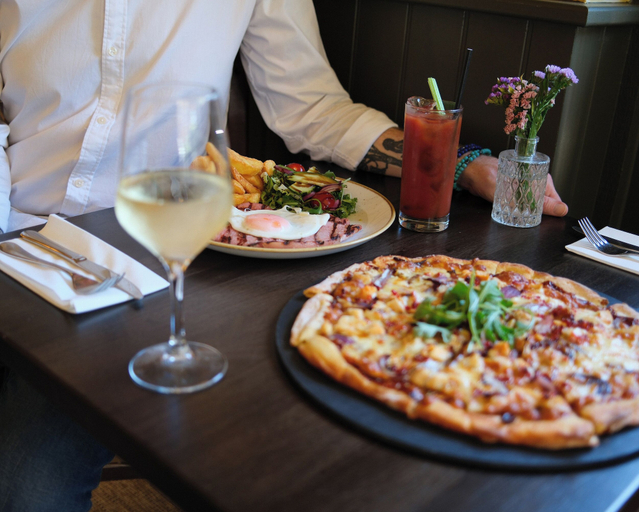 Food & Drinks 5, The White Hart, Oxfordshire