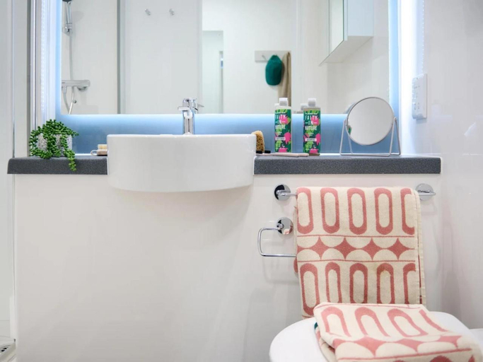 Bathroom 3, For Students Only The Waterways in Nottingham 10 Min Walk to NTU, Nottingham