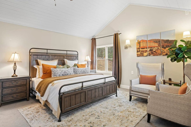 Room 4, 6 Br Sleeps 16 - Game Room - Hot Tub - Firepit, Buncombe