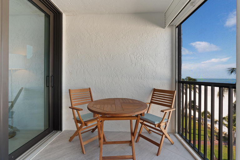 Dining 4, Sunset Condo #502, Lee