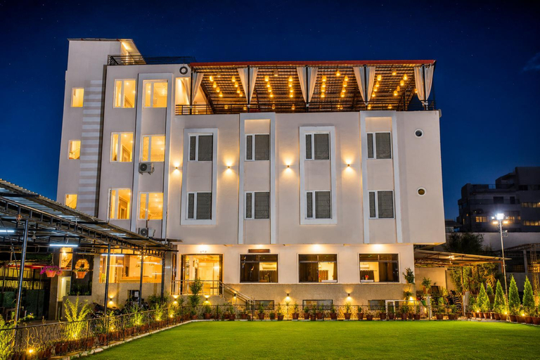 Exterior & Views