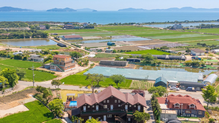 Exterior & Views, Ganghwado Dongmag Spa Pension, Ganghwa