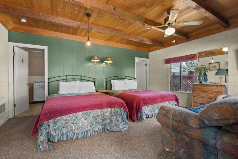 Bedroom 4, Sierra Retreat Motel, Mono