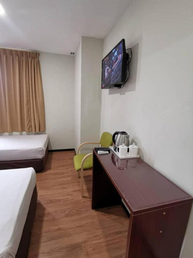 Bedroom 2, Hotel Holiday Kota Kinabalu, Kota Kinabalu