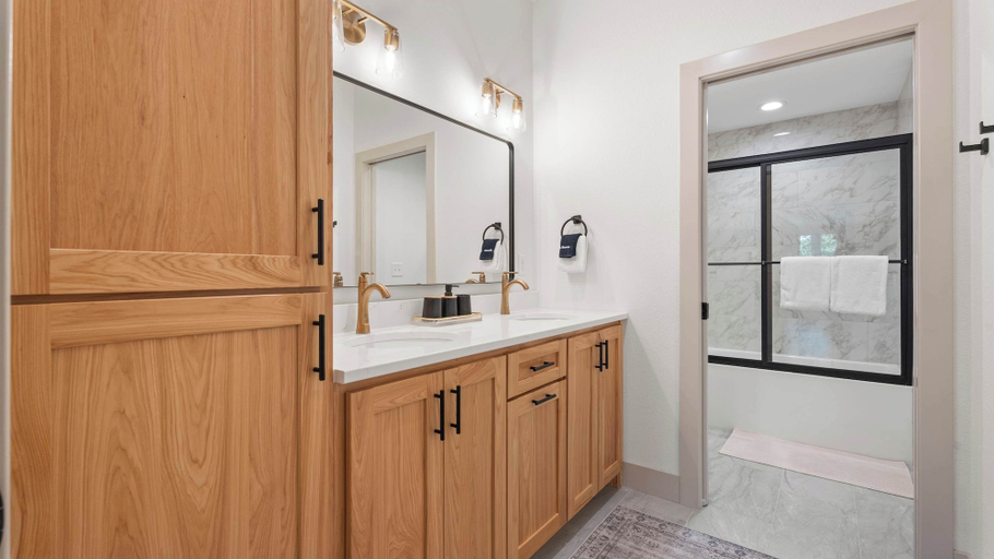 Bathroom 2, The Blue Sapphire - Dock, Hot Tub & Fire Pit, Camden