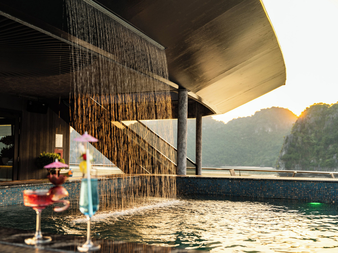 Sport & Beauty 3, Dora Cruise, Hạ Long