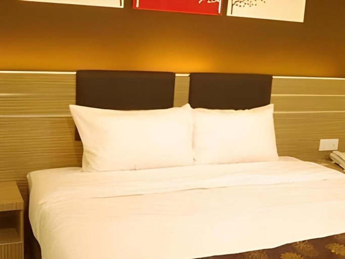 Bedroom 4, GM Holiday Hotel, Manjung