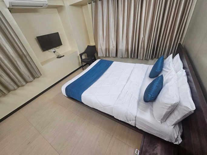Room 3, Hotel Alt Acco close to Kharadi, Pune
