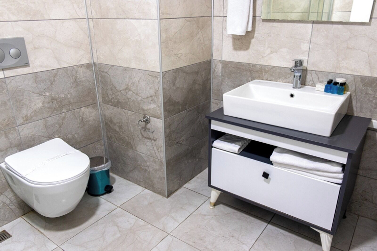Bathroom 5, Zoom Hotel, Tuzla