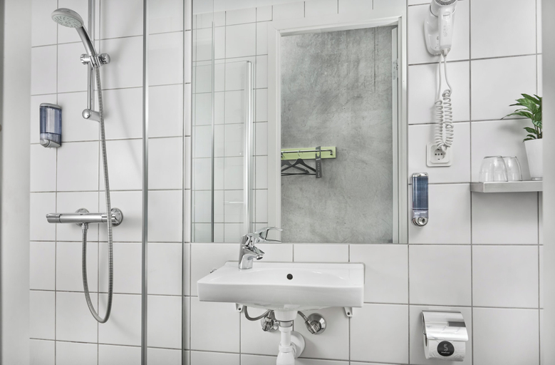Bathroom 5, Smarthotel Tromso, Tromsø