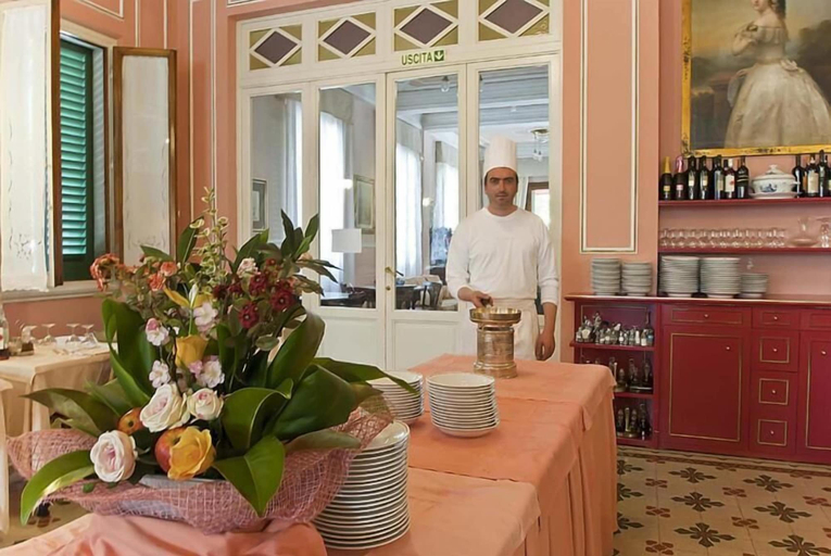 Others 5, Hotel Maestoso, Pistoia