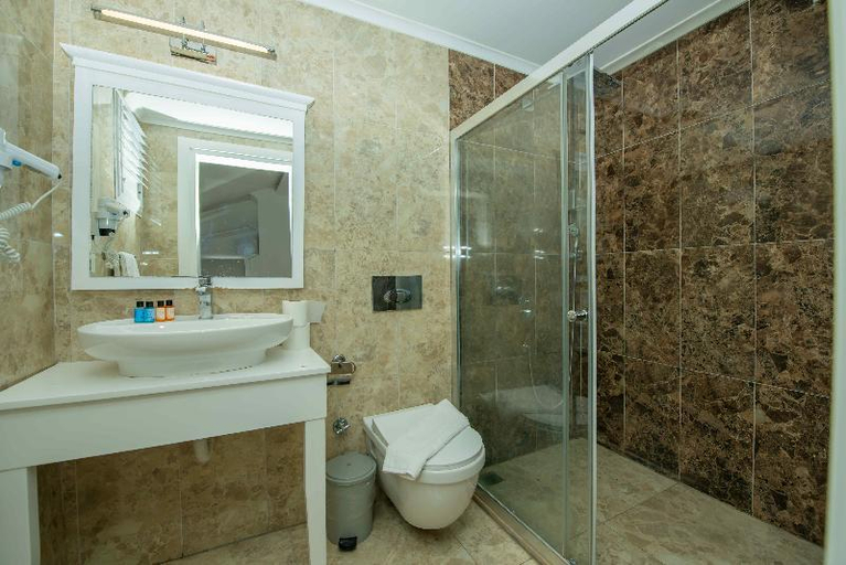 Bathroom 3, Cennet Life Otel, Fethiye