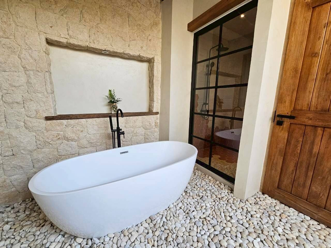 Bathroom 4, Sun-kissed Retreat Beachfront villa, Cha-Am