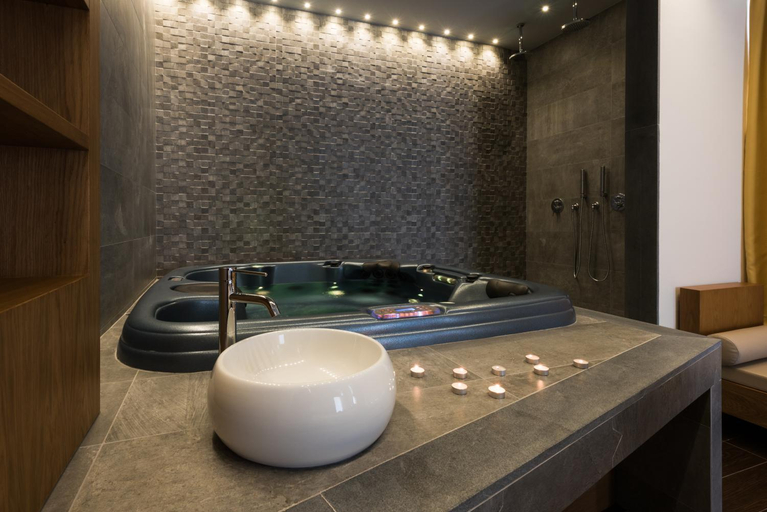 Hot tub