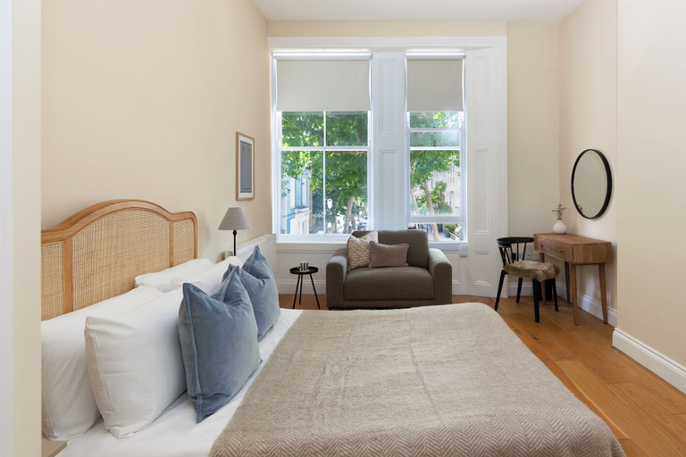 Room 2, Notting Hill Grove Apartments, London