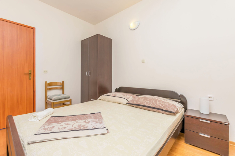 Room 3, Apartments Zeljana on the Beach, Podgora