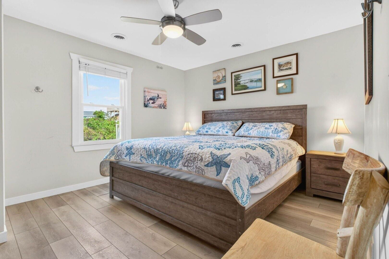 Room 2, Ike's Place / 118 Seaside Dr 4 Bedroom Home, Brunswick