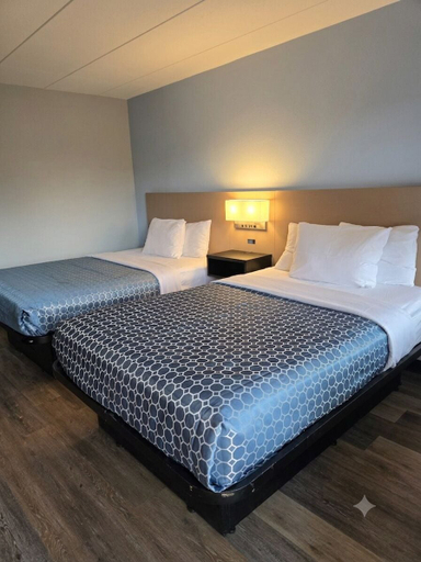 Bedroom 3, Rodeway Inn Sandusky North, Erie