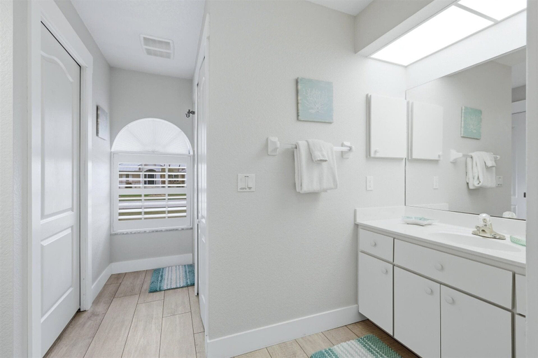 Bathroom 5, Punta Gorda 3-Bedroom Canalfront Pool Vacation Home with Dock 3 Home, Charlotte