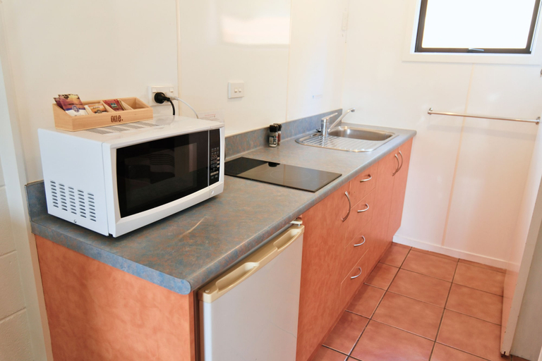 Private kitchen 3, Sundale Mora Motels, Queenstown-Lakes