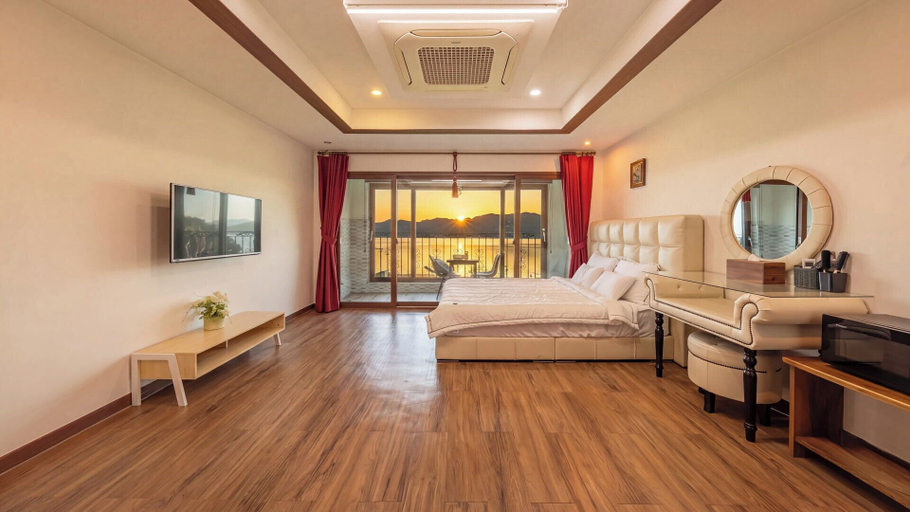 Bedroom 3, Namhae Ryu&lee Pet Pension, Namhae