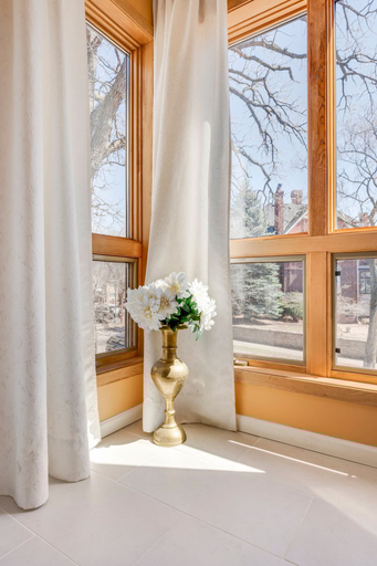 Room 5, Luxury Modern Villa Downtown Convention, Hennepin