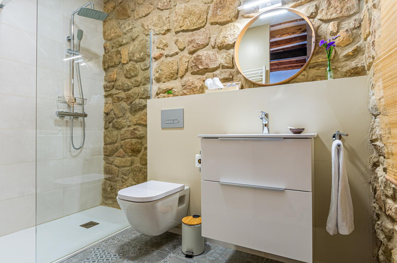 Bathroom 5, La Casa del Miracle, hostal, Lleida