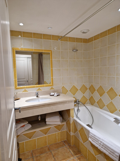 Bathroom 4, Hotel Mas de Fauchon, Bouches-du-Rhône
