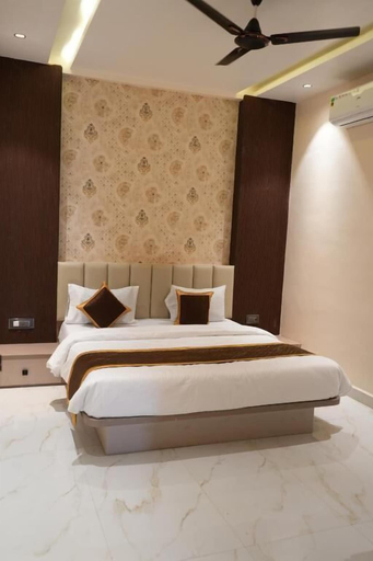 Room 5, SHRI PRASAD EXECUTIVE, Solapur