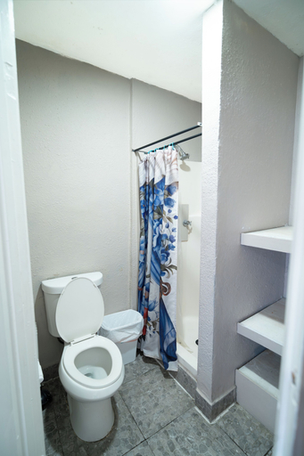 Bathroom 3, Clarendon Hotel, Los Angeles