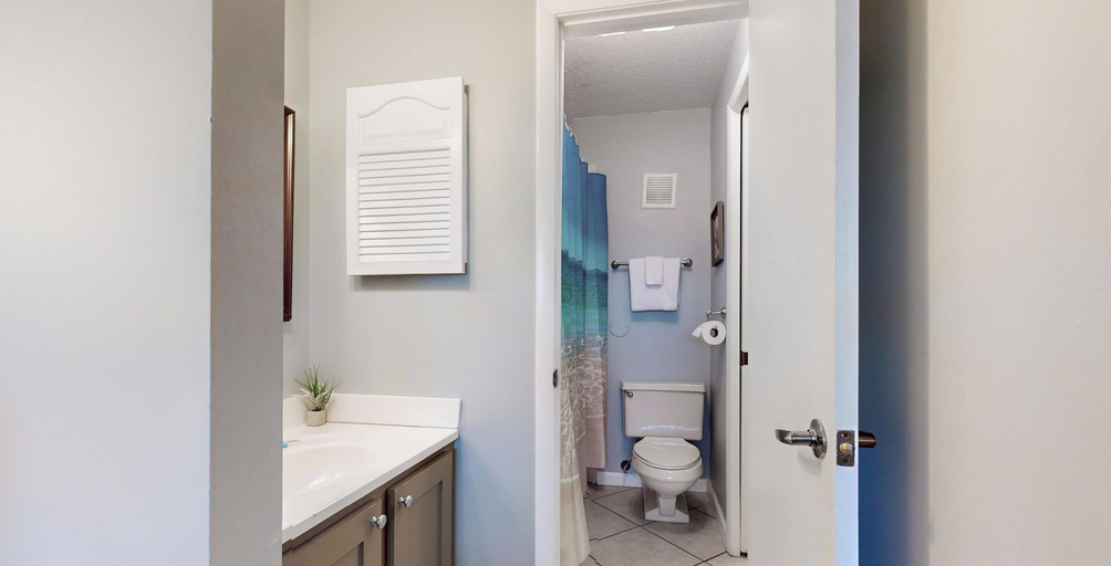 Interior 2, Summit 1013, Bay